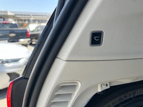Used 2018 Chrysler Pacifica Limited FWD image 26