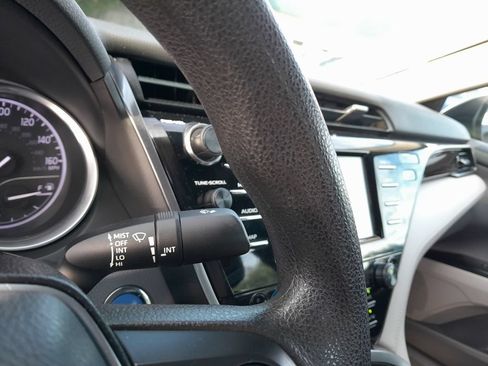 Used 2019 Toyota Camry LE FWD image 21
