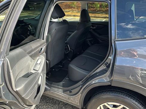 Used 2023 Subaru Forester Premium image 20