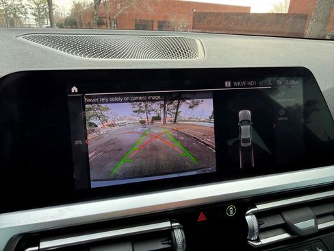 Used 2021 BMW 330i Sedan w/ Driving Assistance Package image 19