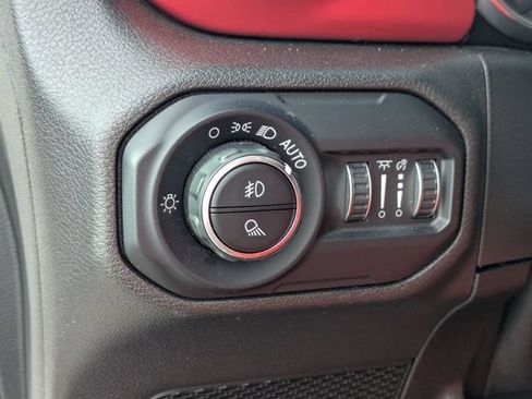 Used 2021 Jeep Gladiator Rubicon AWD/4WD image 12