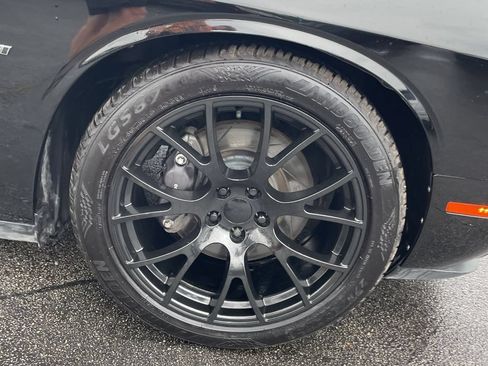 Used 2018 Dodge Challenger R/T w/ Performance Handling Group RWD image 13