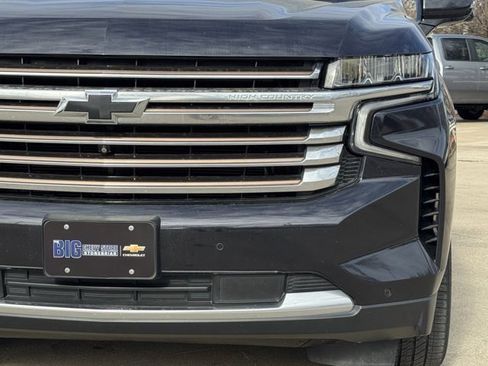 Used 2022 Chevrolet Suburban High Country image 9