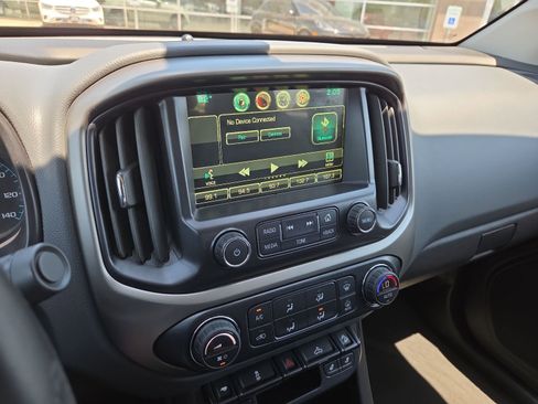 Used 2015 Chevrolet Colorado Z71 RWD image 16