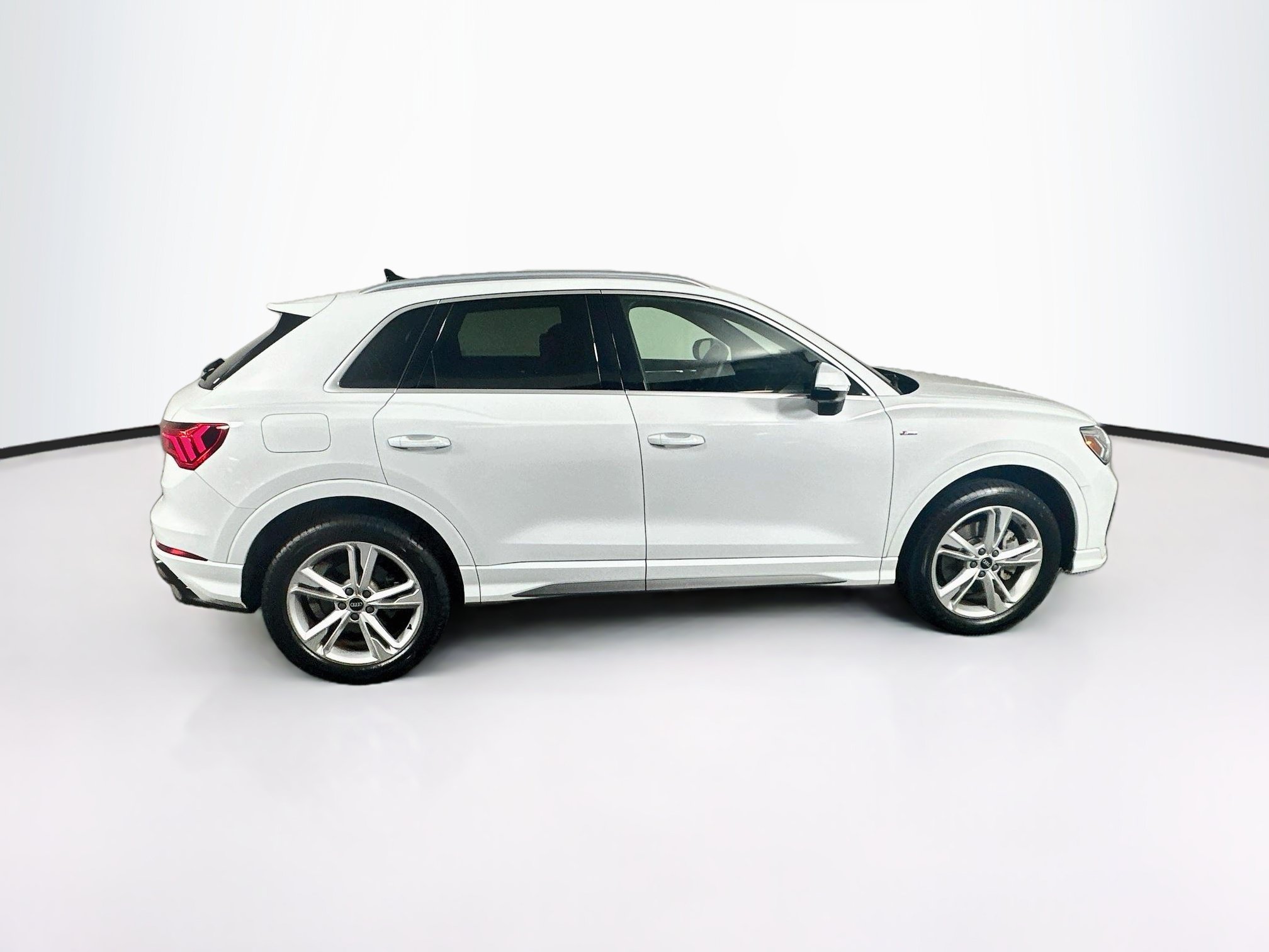 Used 2022 Audi Q3 2.0T Premium Plus w/ Premium Plus Package AWD/4WD image 10