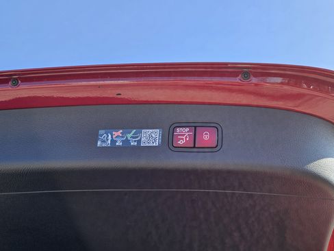 Certified 2025 Mercedes-Benz GLC 300 4MATIC image 27