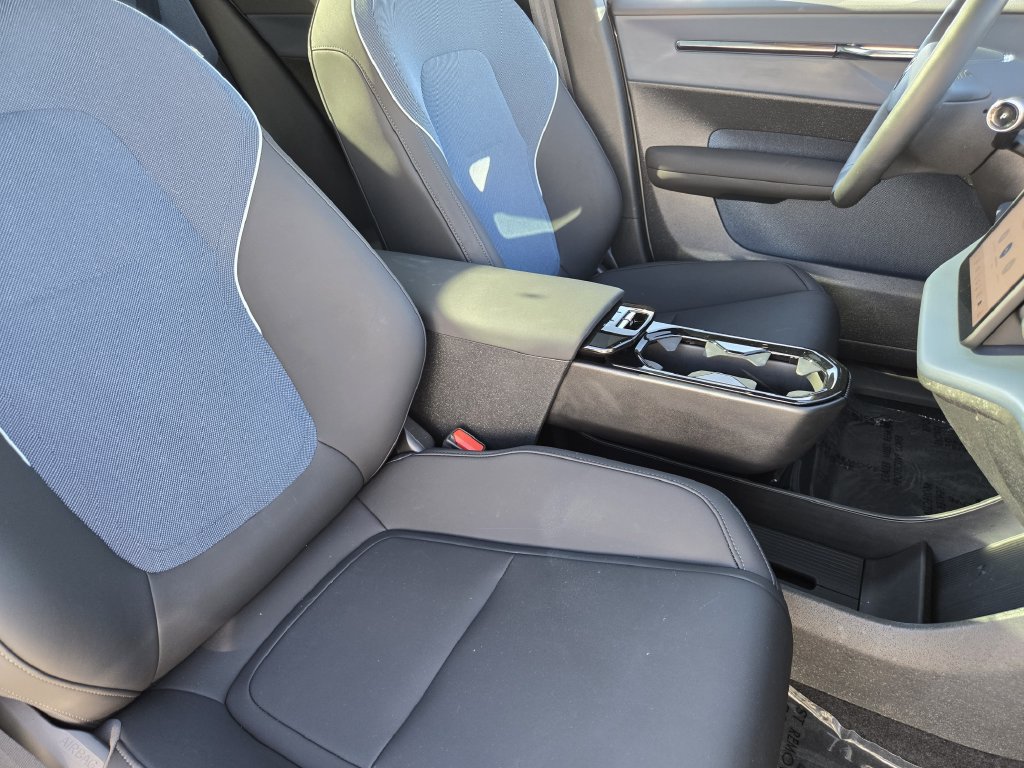 Used 2025 Volvo EX30 Plus w/ Protection Package Premier AWD/4WD image 15