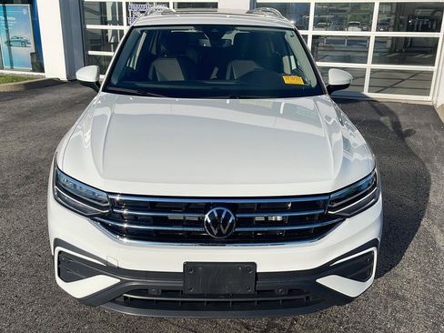 Used 2024 Volkswagen Tiguan SE AWD/4WD image 2