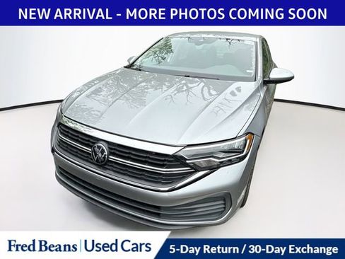 Used 2024 Volkswagen Jetta SE FWD image 9
