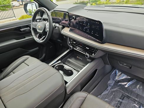 New 2026 Chevrolet Suburban High Country AWD/4WD image 10
