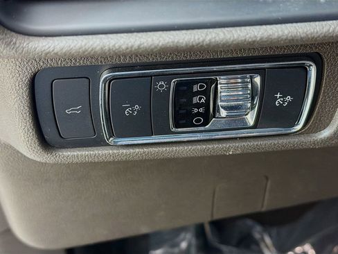 Used 2022 Lincoln Corsair AWD w/ Premium Package image 32