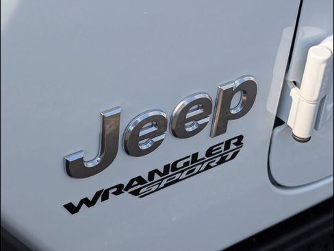 Used 2021 Jeep Wrangler Sport AWD/4WD image 9
