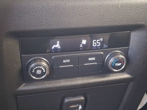 Used 2021 Chevrolet Traverse LT AWD/4WD image 12