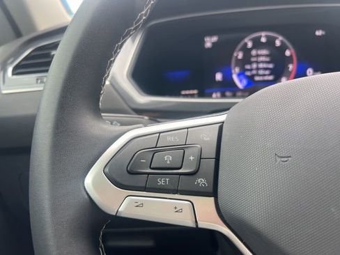 Used 2022 Volkswagen Tiguan SE image 22