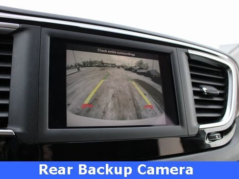 Used 2020 Chrysler Voyager Lxi image 3