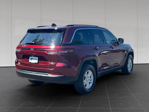 Used 2022 Jeep Grand Cherokee Laredo w/ Luxury Tech Group I AWD/4WD image 5