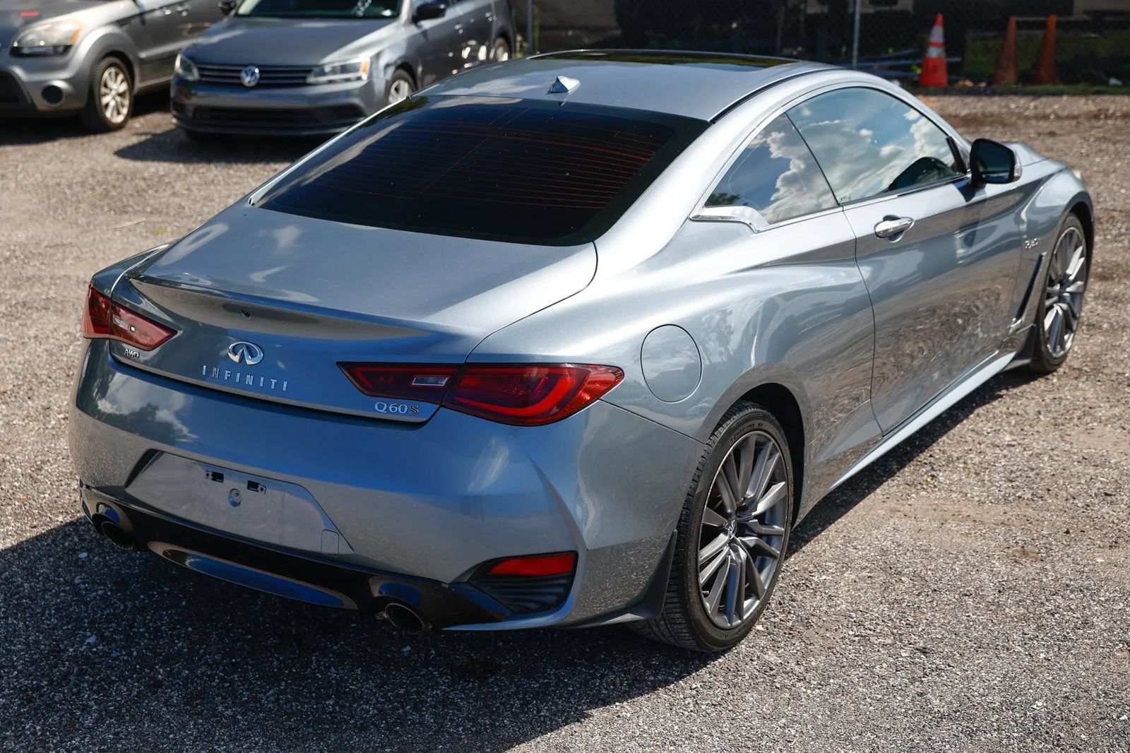 Used 2017 INFINITI Q60 Red Sport 400 AWD/4WD image 7