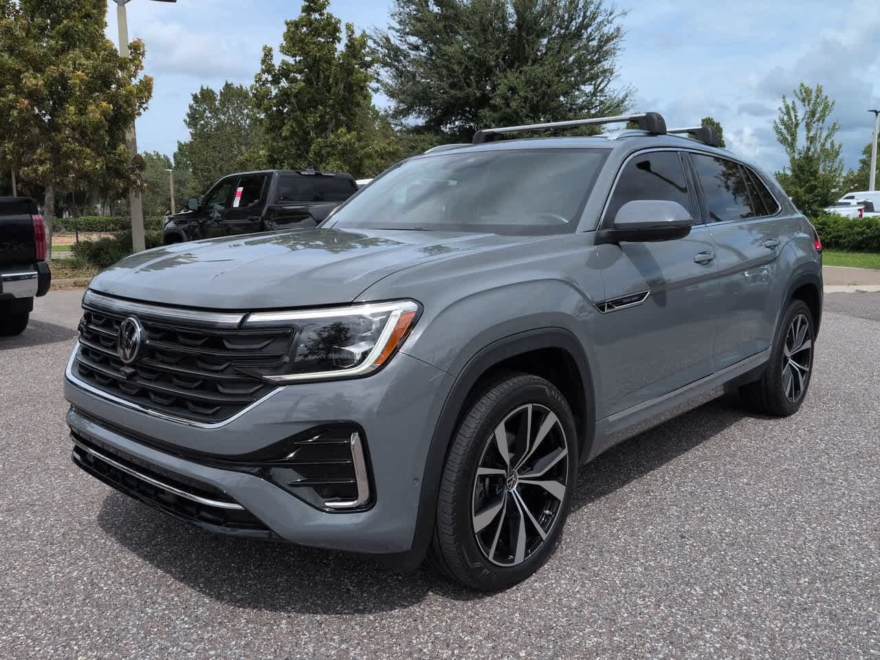 Used 2024 Volkswagen Atlas Cross Sport SEL Premium R-Line AWD/4WD image 2