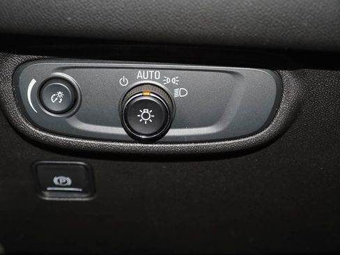 Used 2023 GMC Terrain SLE image 27