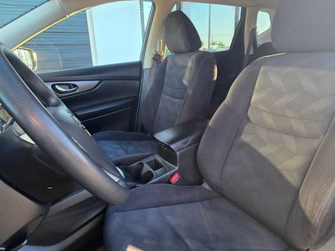 Used 2016 Nissan Rogue SV image 5