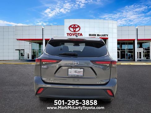 Used 2025 Toyota Highlander AWD image 4