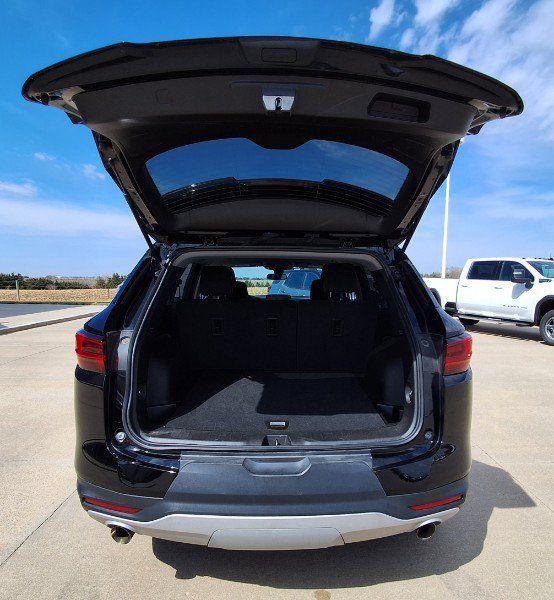 Used 2025 Chevrolet Blazer LT AWD/4WD image 9
