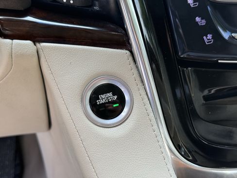 Used 2016 Cadillac Escalade Luxury RWD image 23