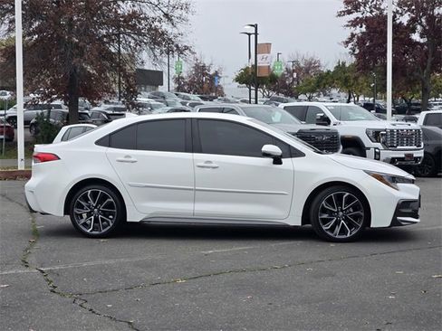 Used 2021 Toyota Corolla SE image 3