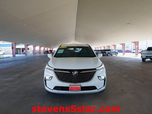 Used 2024 Buick Enclave Premium image 2