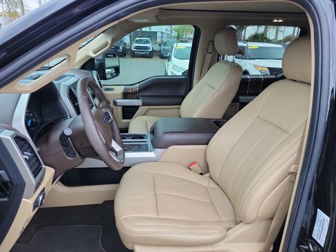 Used 2019 Ford F150 Lariat w/ Equipment Group 502A Luxury image 8