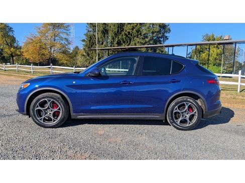 Used 2022 Alfa Romeo Stelvio Ti image 4