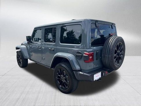 Used 2025 Jeep Wrangler Unlimited Sahara w/ Safety Group AWD/4WD image 8