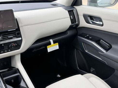 New 2026 Nissan Pathfinder SL image 10