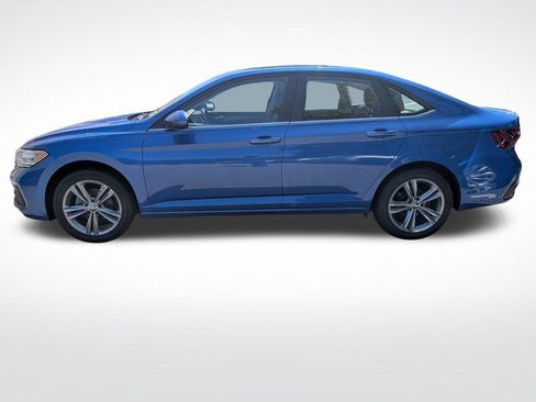 Used 2023 Volkswagen Jetta SE w/ Panoramic Sunroof Package FWD image 7