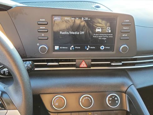 Certified 2025 Hyundai Elantra SE image 10