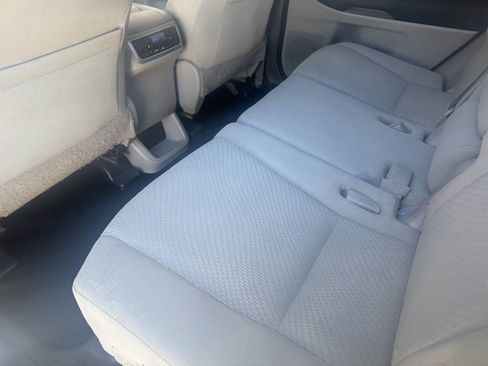 Used 2015 Toyota Highlander LE FWD image 12