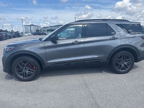 Used 2025 Ford Explorer ST-Line w/ ST-Line Street Pack AWD/4WD image 12