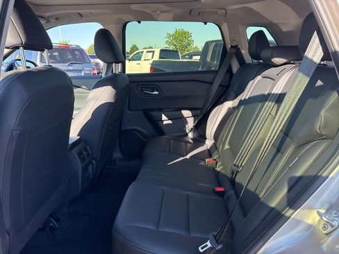 Used 2025 Nissan Rogue SL w/ Tech Package AWD/4WD image 14