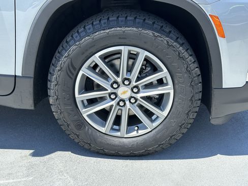 Used 2023 Chevrolet Traverse LT FWD image 15
