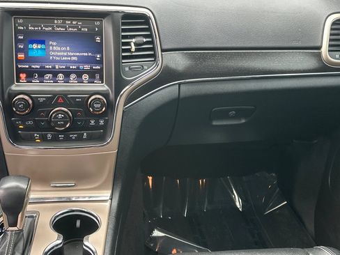 Used 2017 Jeep Grand Cherokee Limited w/ Luxury Group II AWD/4WD image 30
