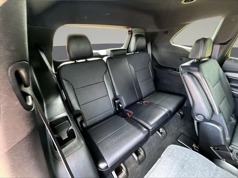 Used 2026 Buick Enclave Preferred AWD/4WD image 29