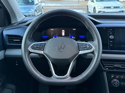 Certified 2024 Volkswagen Taos SE w/ Panoramic Sunroof Package image 18