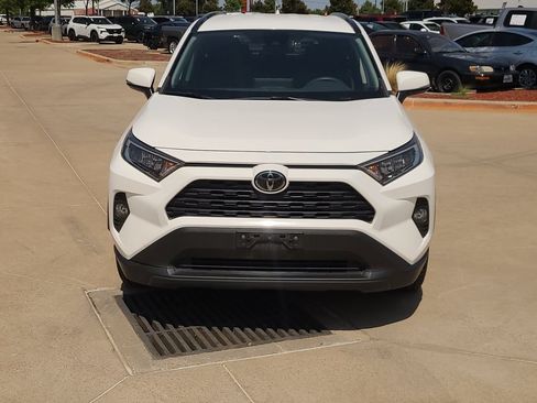 Used 2020 Toyota RAV4 XLE FWD image 5