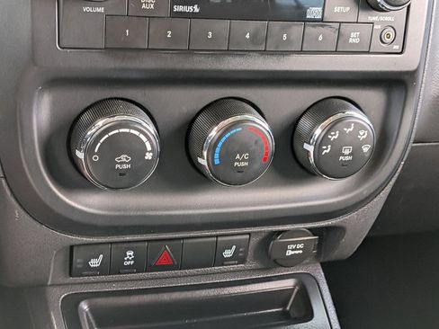 Used 2011 Jeep Patriot Latitude FWD image 14