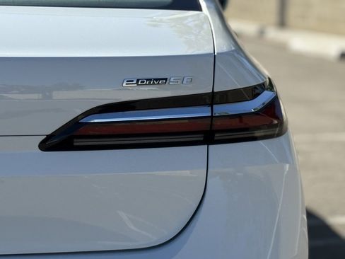 Used 2025 BMW i7 eDrive50 w/ Premium Package image 14