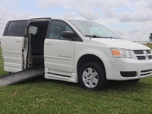 Used 2010 Dodge Grand Caravan SE w/ Popular Equipment Group FWD image 1