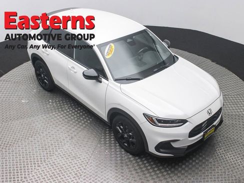 Used 2023 Honda HR-V Sport image 3