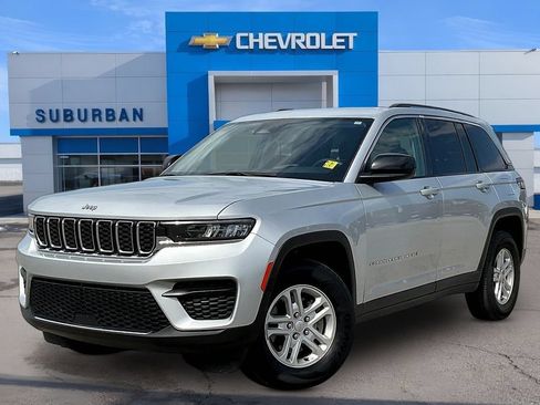 Used 2024 Jeep Grand Cherokee Laredo RWD image 1