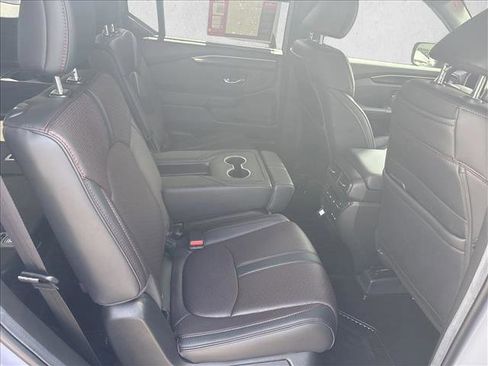 Used 2025 Honda Pilot Black Edition image 26