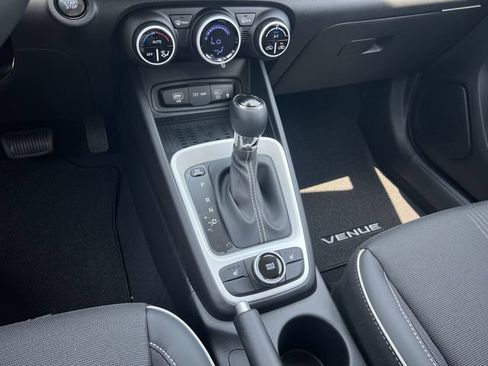 New 2026 Hyundai Venue SEL FWD image 19